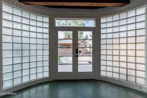 Entry Way - 814 E Windsor Ave, Phoenix, AZ 85006 photo 3 of 3