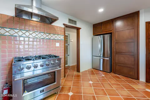 Kitchen - 814 E Windsor Ave, Phoenix, AZ 85006 photo 3 of 6