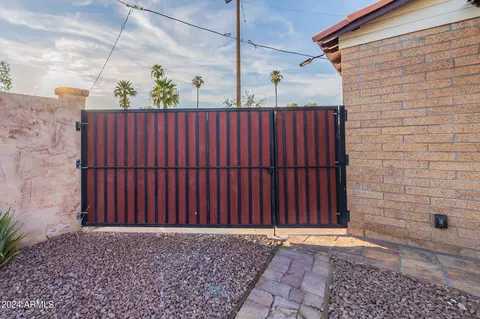 Exterior - 814 E Windsor Ave, Phoenix, AZ 85006 photo 7 of 28