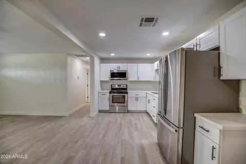 2645 N 34th Dr, Phoenix, AZ 85009 photo 9