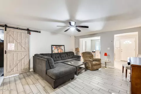 1633 W Eugie Ave, Phoenix, AZ 85029 photo 2