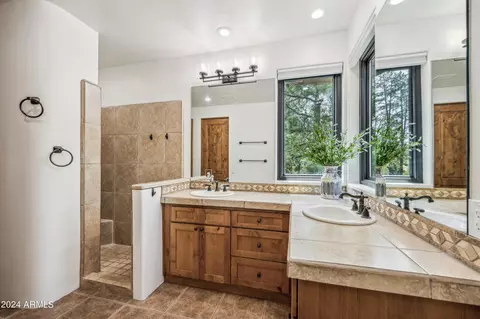 Bath - 310 N Grapevine Dr, Payson, AZ 85541 photo 3 of 5