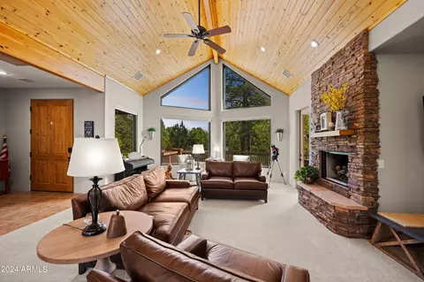 Living - 310 N Grapevine Dr, Payson, AZ 85541 photo 2 of 4