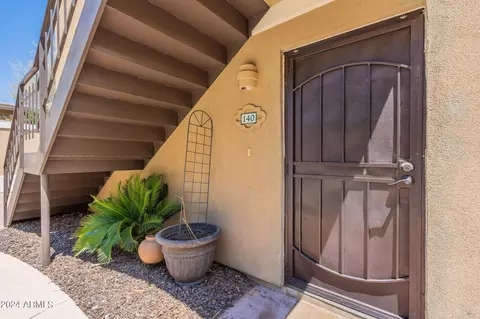 2233 E Highland Ave #140, Phoenix, AZ 85016