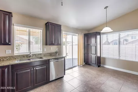 2801 E Hononegh Dr, Phoenix, AZ 85050 photo 5
