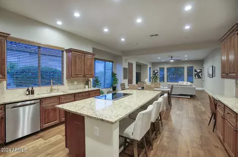 3955 E Navigator Ln, Phoenix, AZ 85050 photo 7