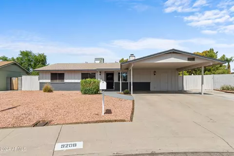 9208 N 52nd Dr, Glendale, AZ 85302