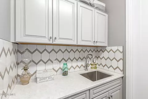 7719 W Odeum Ln, Phoenix, AZ 85043 photo 22