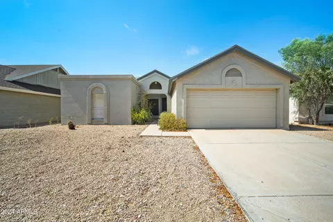 10122 W Orange Dr, Glendale, AZ 85307