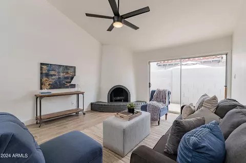 907 E Colter St, Phoenix, AZ 85014 photo 4