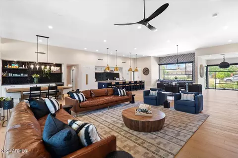 131 E Wagon Wheel Dr, Phoenix, AZ 85020 photo 2