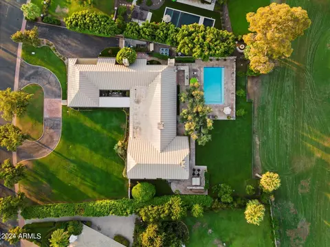 View/Area - 32 Biltmore Est, Phoenix, AZ 85016 photo 1 of 2