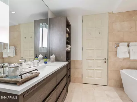 Bath - 32 Biltmore Est, Phoenix, AZ 85016 photo 4 of 8