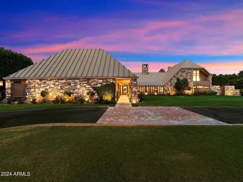 Exterior - 32 Biltmore Est, Phoenix, AZ 85016 photo 2 of 16