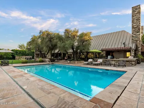 Exterior - 32 Biltmore Est, Phoenix, AZ 85016 photo 4 of 16