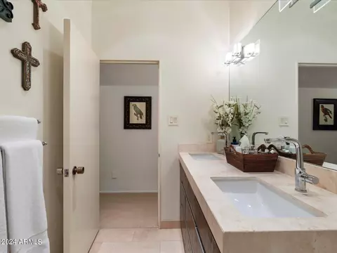 Bath - 32 Biltmore Est, Phoenix, AZ 85016 photo 2 of 8