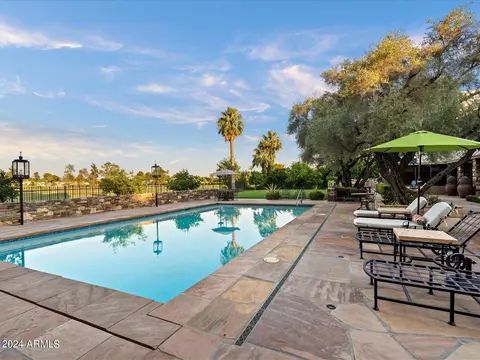 Exterior - 32 Biltmore Est, Phoenix, AZ 85016 photo 5 of 16