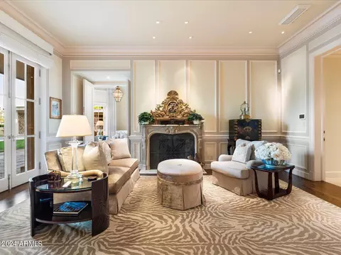 Living - 40 Biltmore Est, Phoenix, AZ 85016 photo 4 of 5