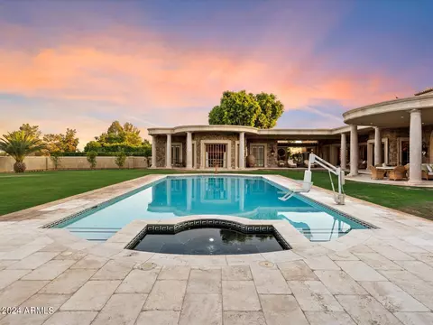 Exterior - 40 Biltmore Est, Phoenix, AZ 85016 photo 5 of 9