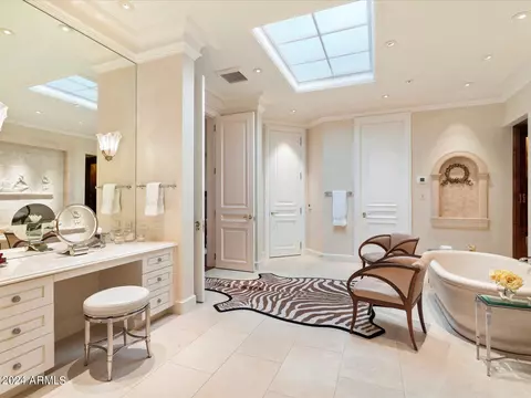 Bath - 40 Biltmore Est, Phoenix, AZ 85016 photo 2 of 7