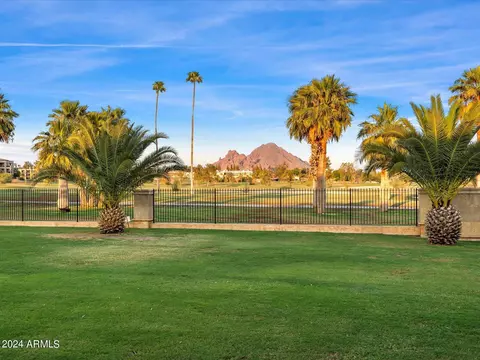 Exterior - 40 Biltmore Est, Phoenix, AZ 85016 photo 6 of 9