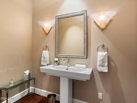 Bath - 40 Biltmore Est, Phoenix, AZ 85016 photo 7 of 7