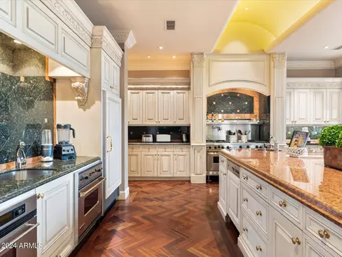 Kitchen - 40 Biltmore Est, Phoenix, AZ 85016 photo 4 of 7