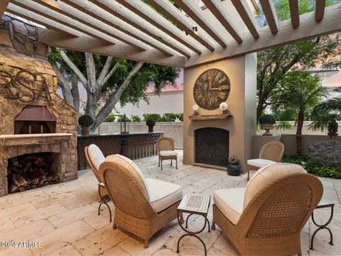 Exterior - 40 Biltmore Est, Phoenix, AZ 85016 photo 3 of 9
