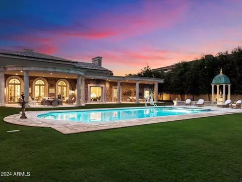 Exterior - 40 Biltmore Est, Phoenix, AZ 85016 photo 9 of 9