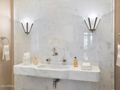 Bath - 40 Biltmore Est, Phoenix, AZ 85016 photo 4 of 7