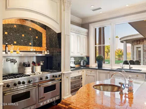 Kitchen - 40 Biltmore Est, Phoenix, AZ 85016 photo 2 of 7