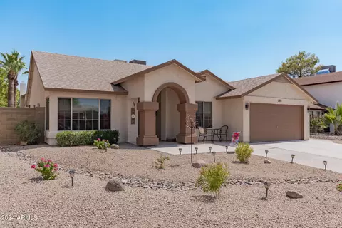3917 W Calle Lejos Ave, Glendale, AZ 85310