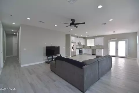 414 S 97th Place Pl, Mesa, AZ 85208 photo 3