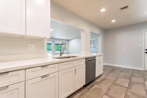 4415 Earll Dr, Phoenix, AZ 85018 photo 9
