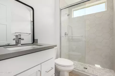 Bath - 6031 E Waller Ln, Phoenix, AZ 85054 photo 6 of 6