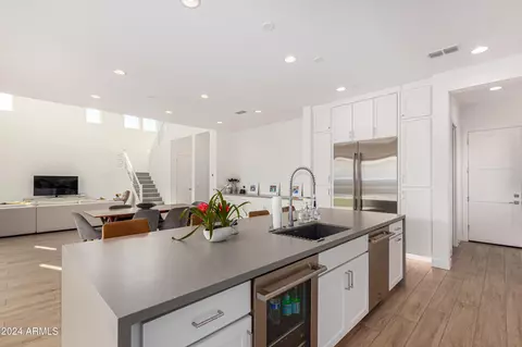 Kitchen - 6031 E Waller Ln, Phoenix, AZ 85054 photo 3 of 4