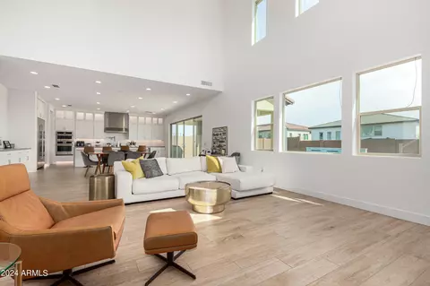Living - 6031 E Waller Ln, Phoenix, AZ 85054 photo 2 of 4