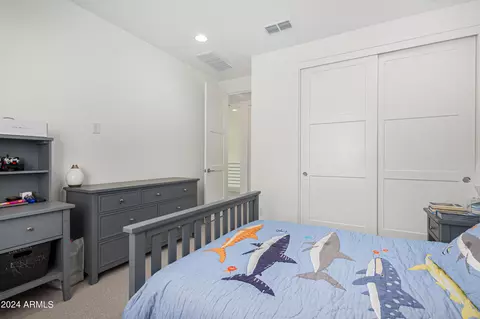 Bedroom - 6031 E Waller Ln, Phoenix, AZ 85054 photo 7 of 9
