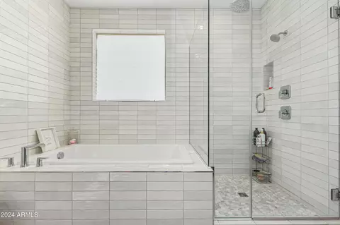 Bath - 6031 E Waller Ln, Phoenix, AZ 85054 photo 3 of 6