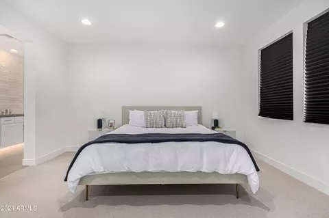 Bedroom - 6031 E Waller Ln, Phoenix, AZ 85054 photo 2 of 9