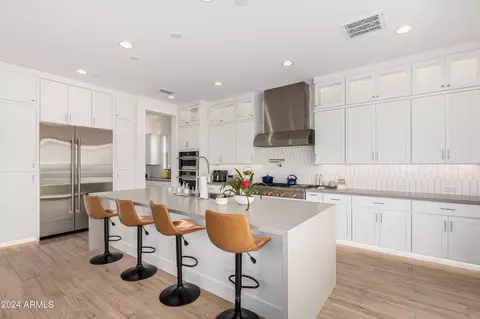 Kitchen - 6031 E Waller Ln, Phoenix, AZ 85054 photo 2 of 4