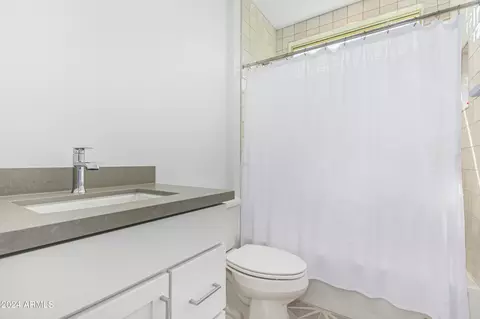Bath - 6031 E Waller Ln, Phoenix, AZ 85054 photo 5 of 6