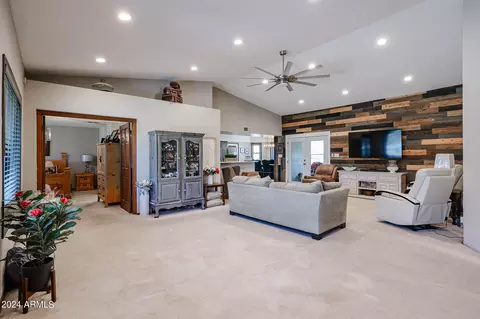 8747 W Daley Ln, Peoria, AZ 85383