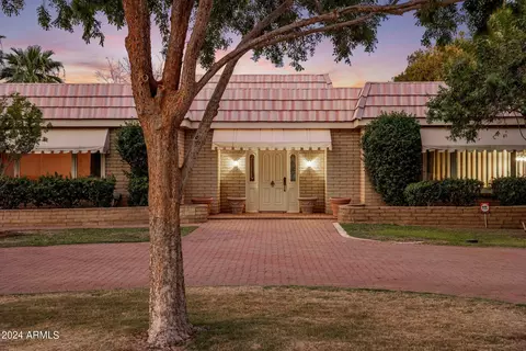 679 W Moon Valley Dr, Phoenix, AZ 85023