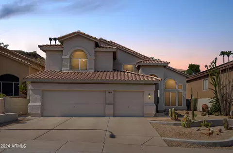 746 E Hiddenview Dr, Phoenix, AZ 85048