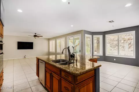 746 E Hiddenview Dr, Phoenix, AZ 85048 photo 8