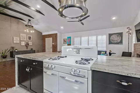 20 E Orange Dr, Phoenix, AZ 85012 photo 18