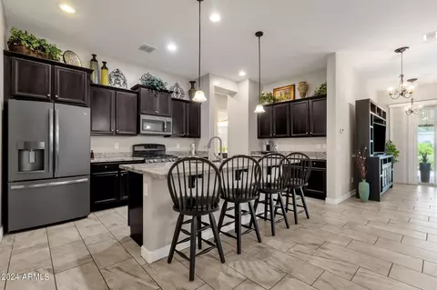 2126 W Red Fox Rd, Phoenix, AZ 85085