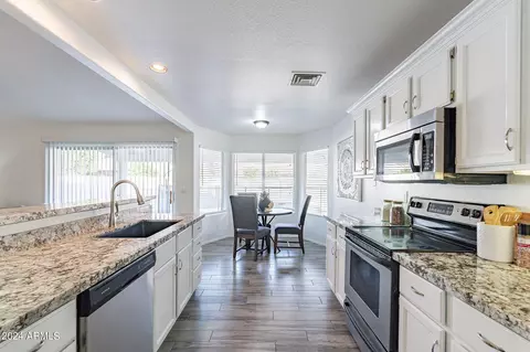 937 N Owl Cir, Gilbert, AZ 85234 photo 9