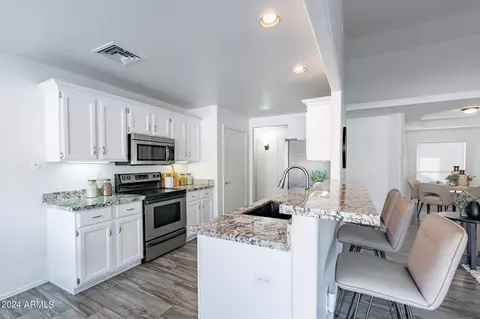 937 N Owl Cir, Gilbert, AZ 85234 photo 7